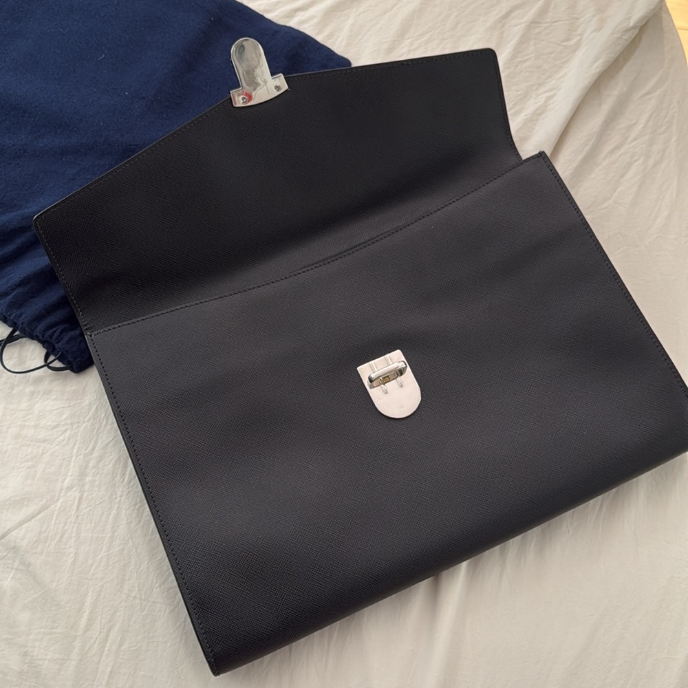 Prada - Picture 5 of 13